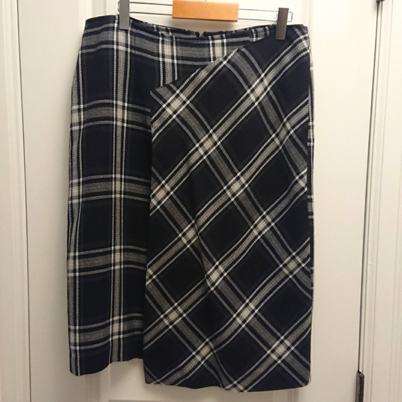 Suzy Shier Dresses & Skirts - Black & grey plaid skirt